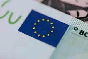 لماذا لا يجوز لألمانيا أن تخفض بعض مزايا اللجوء بشكل كبير